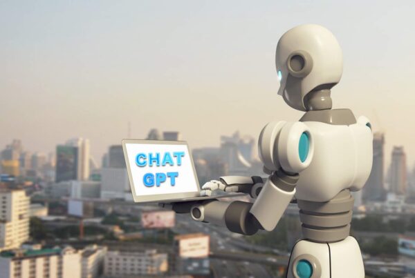 Un robot chatea con la Inteligencia Artificial CHAT GPT